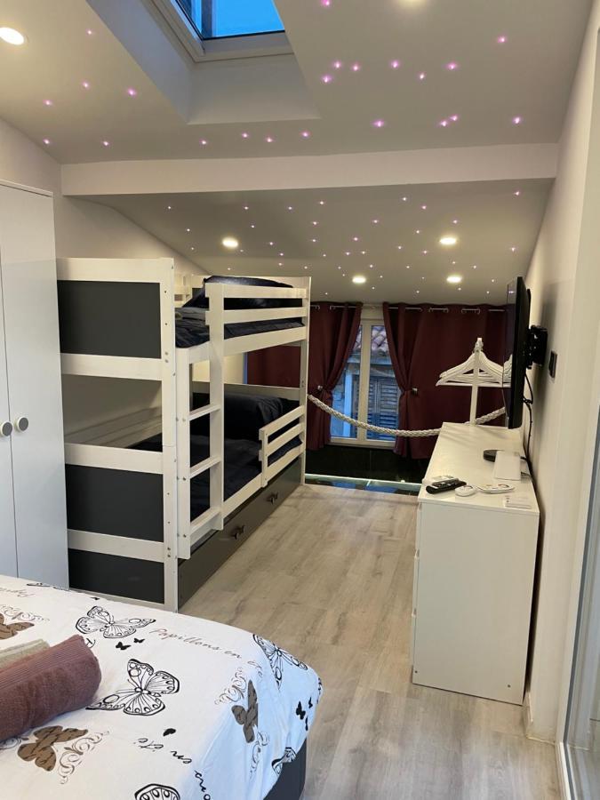 Star Apartment ไพราน ภายนอก รูปภาพ