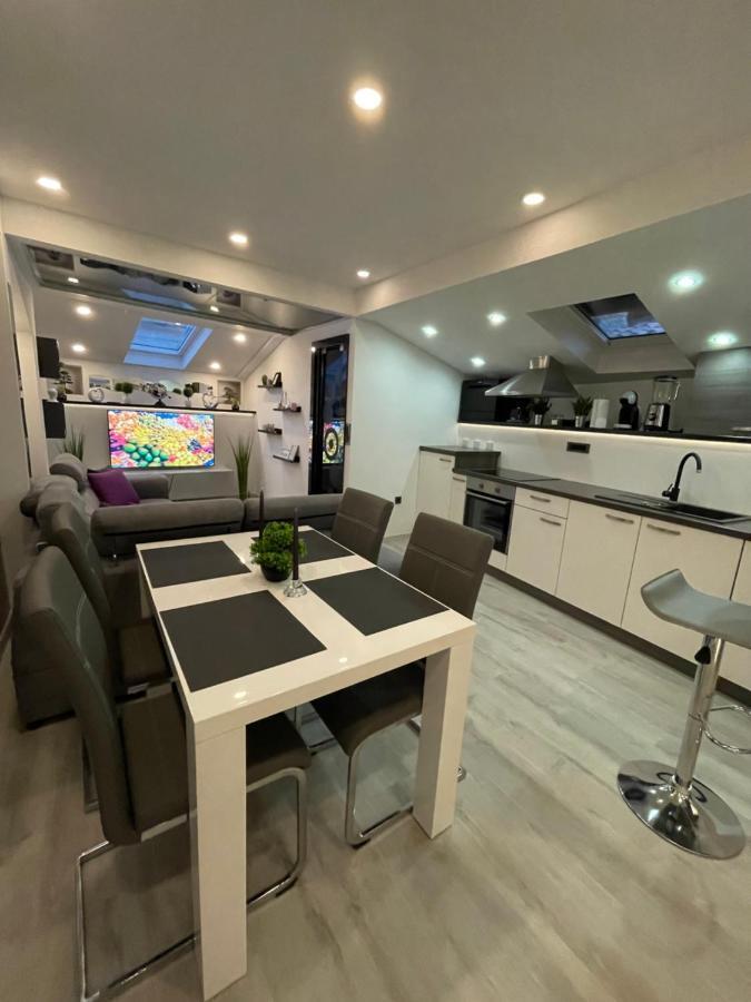 Star Apartment ไพราน ภายนอก รูปภาพ