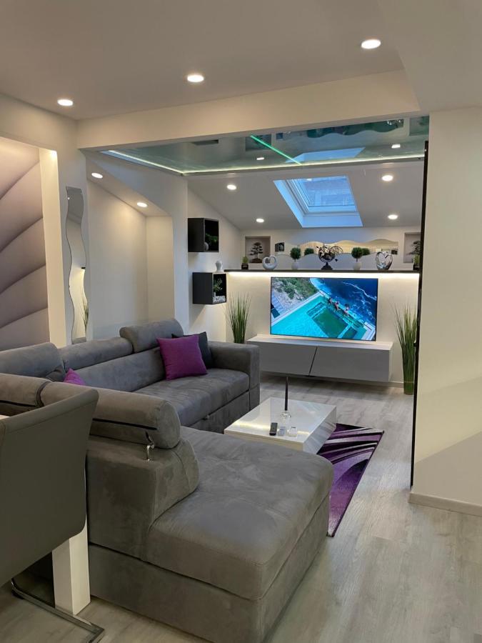 Star Apartment ไพราน ภายนอก รูปภาพ