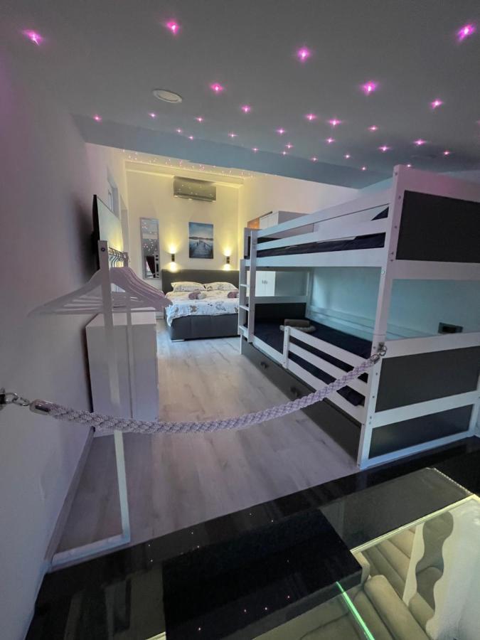 Star Apartment ไพราน ภายนอก รูปภาพ